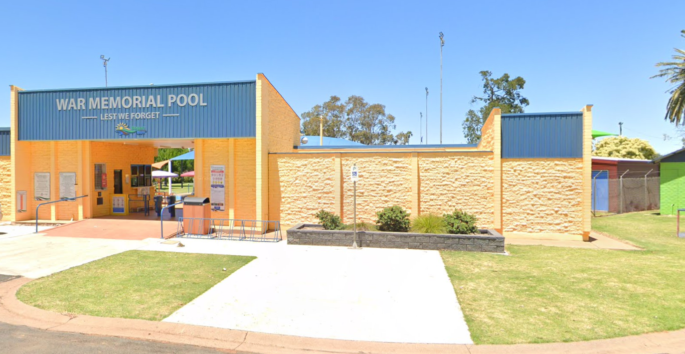 Pool Front